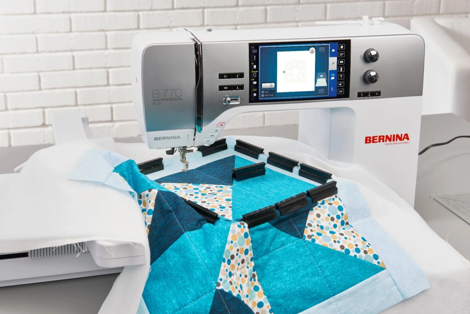 Bernina Medium Clamp Hoop 9 Bernina Medium Clamp Hoop - Image 7