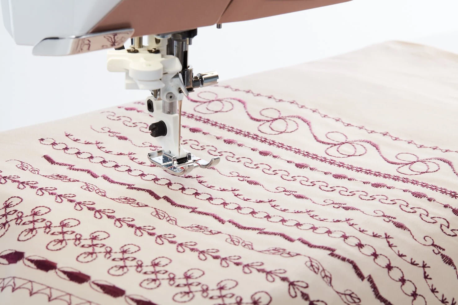 Husqvarna Viking Designer Epic 2 Sewing, Quilting & Embroidery Machine 10 Husqvarna Viking Designer Epic 2 Sewing, Quilting & Embroidery Machine - Image 8