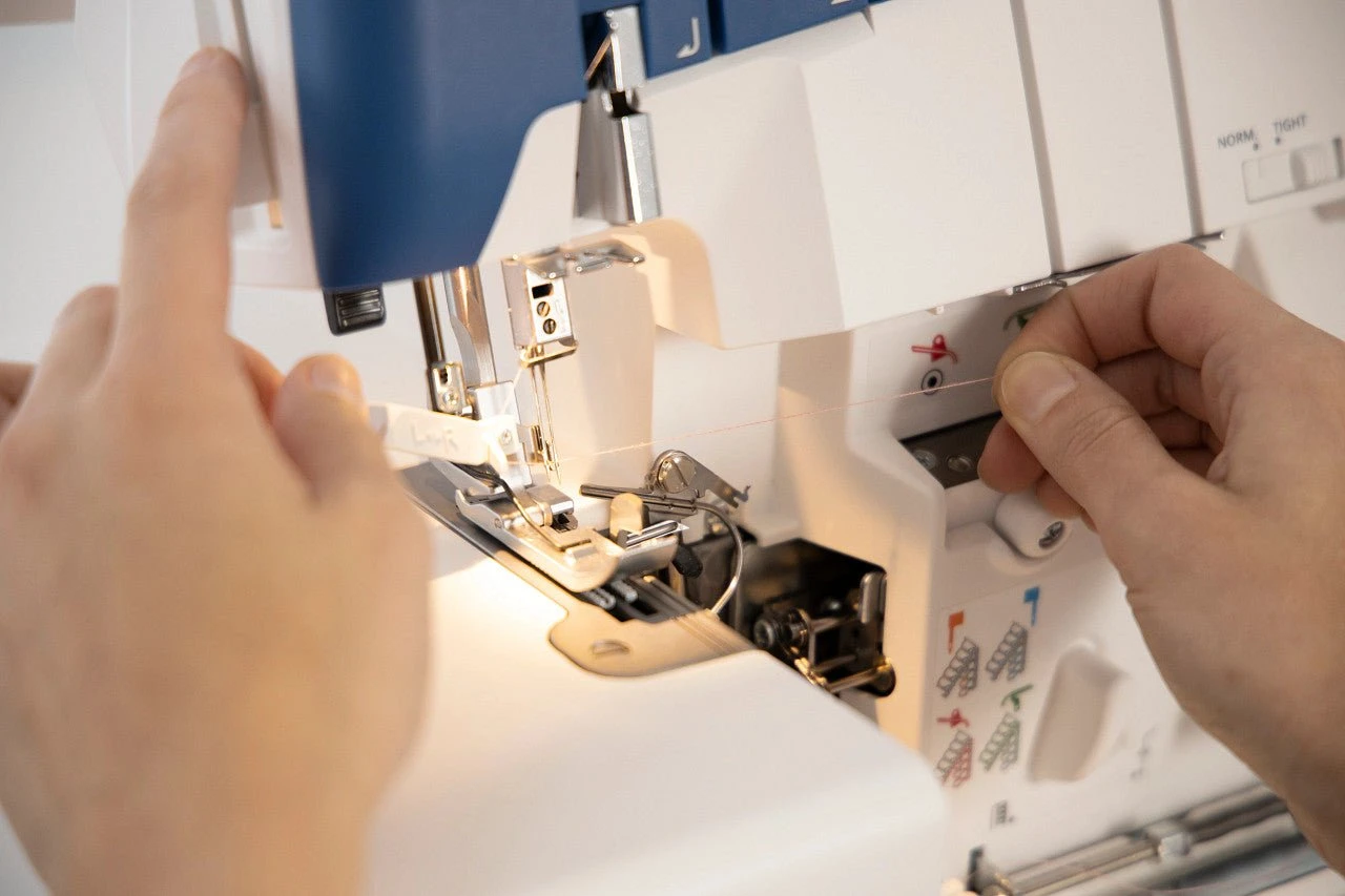 Viking Amber Air S 400 Air Threading Serger 5 Viking Amber Air S 400 Air Threading Serger - Image 3