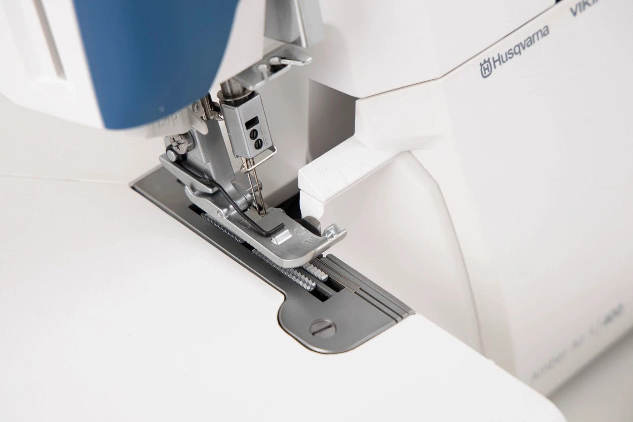 Viking Amber Air S 400 Air Threading Serger 6 Viking Amber Air S 400 Air Threading Serger - Image 4