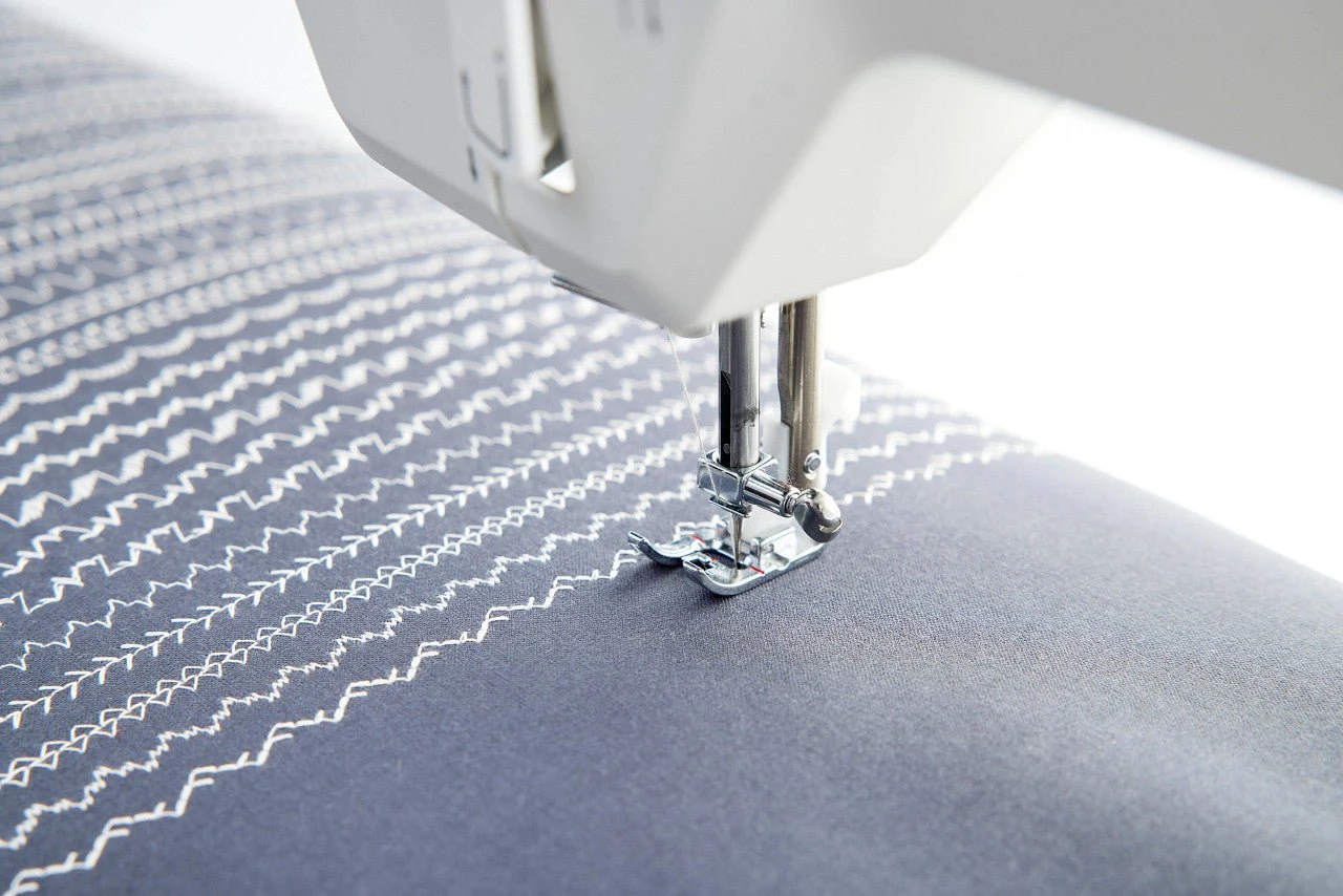 Viking Onyx 25 Sewing Machine 5 Viking Onyx 25 Sewing Machine - Image 3